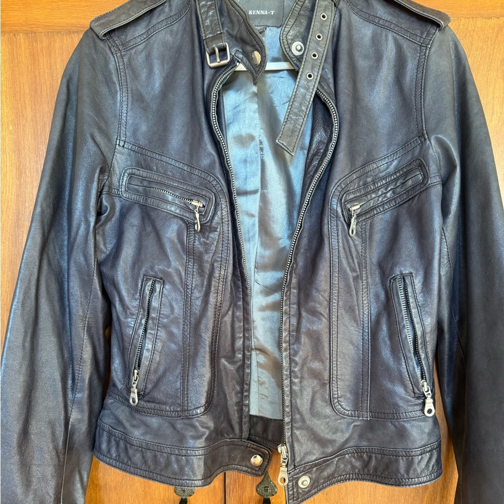 Sleek Black Leather Jacket with Zipper Details